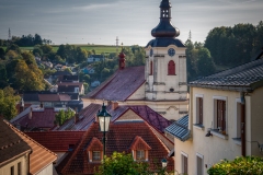 města